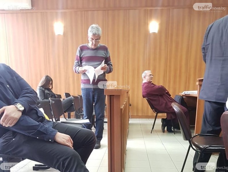 Професорът от Пловдив, искал 300 лева за тройка, се оправдава пред съда