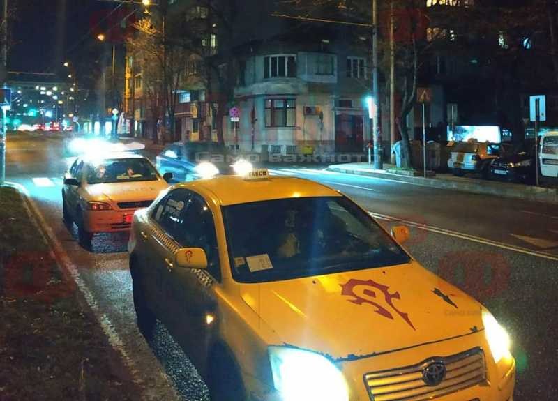 Такси прегази пешеходец на зебра в Бургас