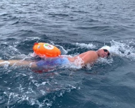 Петър Стойчев е най-бързият в света по плуване в ледени води