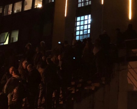 Протестиращи искат ефирно време, нахлуха в националната телевизия на Сърбия