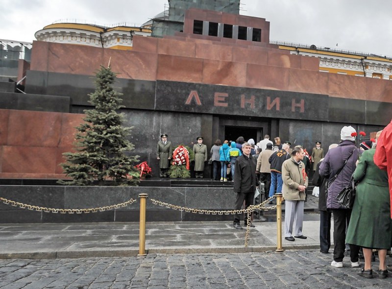 Мъж нахлу в мавзолея на Ленин, искал да го съживи със зехтин