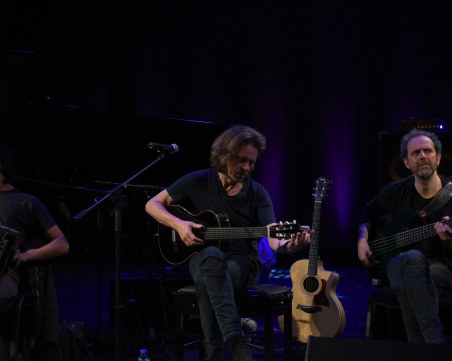 Доминик Милър сподели магията на хубавата музика в Пловдив СНИМКИ