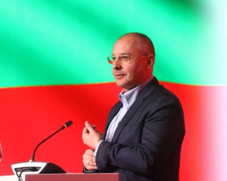 Станишев с подарък за сина на Йончева