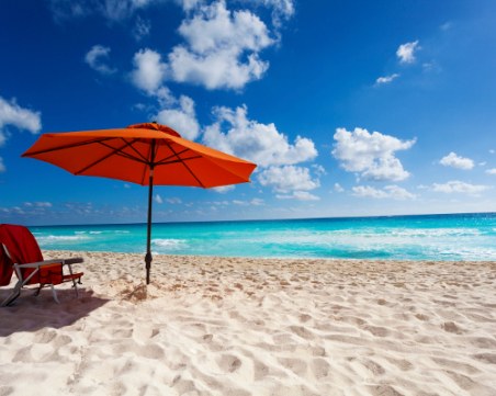 Търсят сезонни работници по Черноморието, младите бягат