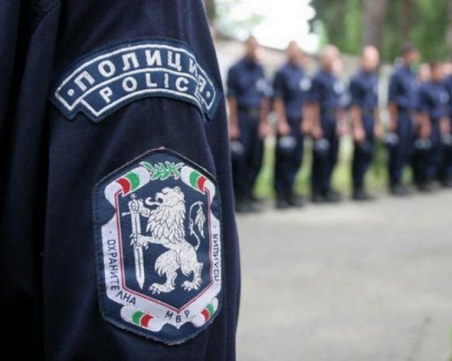 Задържаха 27 нелегални мигранти в товарен вагон в Пловдив