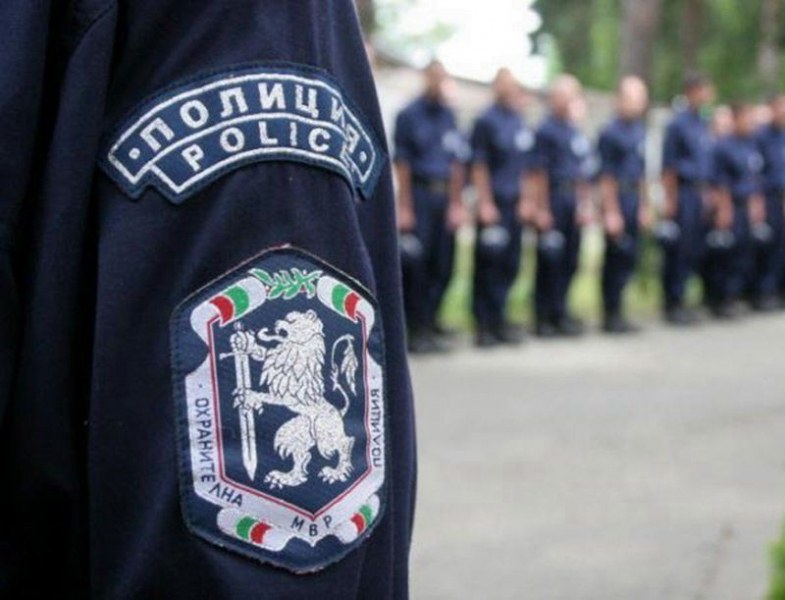 Задържаха 27 нелегални мигранти в товарен вагон в Пловдив