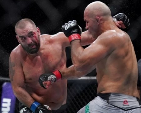 Багата поиска реванш от Дос Сантос