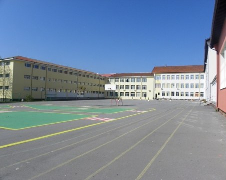 Директор на столично школо със скандални призиви към учители: Никакво внимание на родителите! ВИДЕО