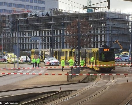 Стрелба в трамвай в Утрехт, има ранени – стрелецът е избягал СНИМКИ