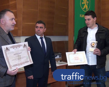 Това са героите от Карлово, спасили трите деца край водопада Сучурум ВИДЕО