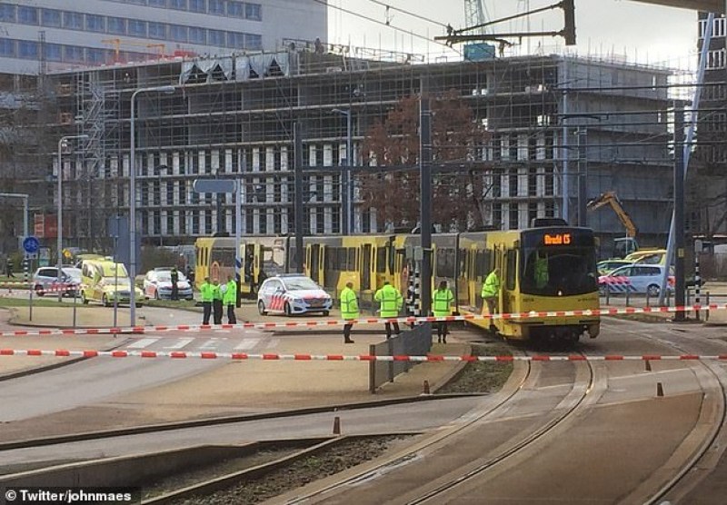 Стрелба в трамвай в Утрехт, има ранени – стрелецът е избягал СНИМКИ