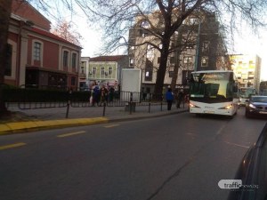 Катастрофа блокира движението в центъра на Пловдив СНИМКИ