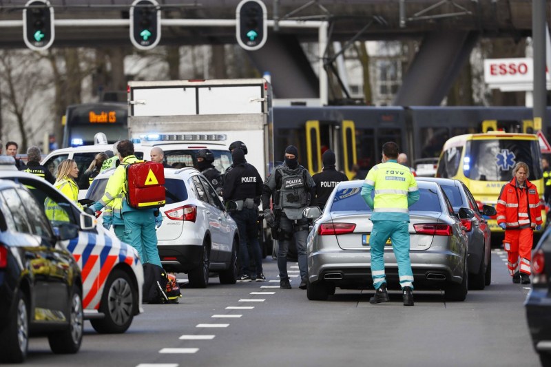 Утрехт – блокиран, стрелецът липсва! Холандия заговори за терор ВИДЕО