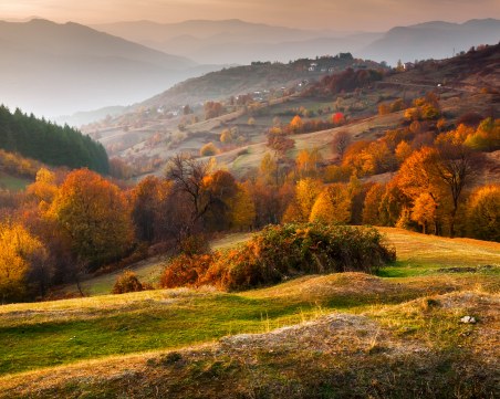 Магията на Родопите: Пъстра природа, несломим дух