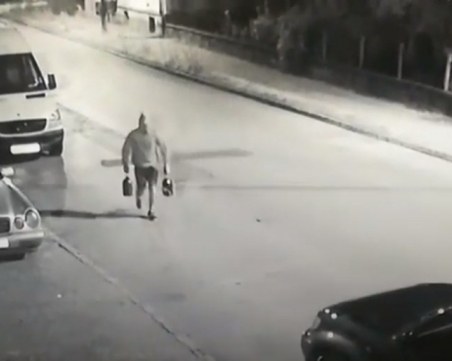 2017-а, Видин, неразкрито: Маскиран пали кола с 2 туби бензин ВИДЕО