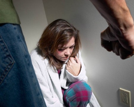 Мъж към жена си: Ще те убия и като те погребат ще те изровя!