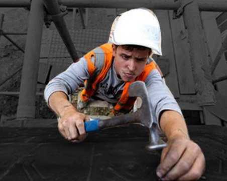 Мобилни работници: Едва 87 работят на 50 км от дома и взимат 200 лева