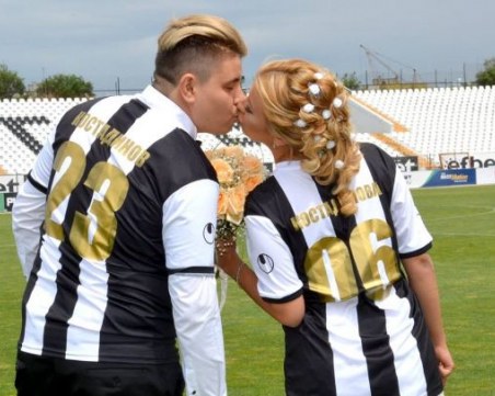 Запаленият фен на Локо Пловдив с прякор Рошавия стана татко