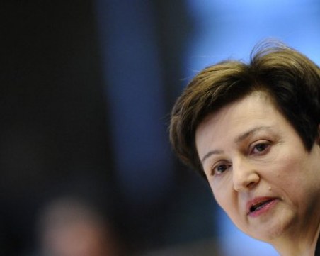 Кристалина откровена пред BBС: Ставах в 4 сутринта, за да се редя по опашки…