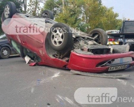 Шофьор е с опасност за живота след тежка катастрофа край Първомай
