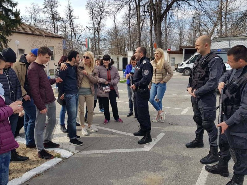 Спецполицаите на Пловдив показаха как се неутрализира престъпник на деца с увреждания СНИМКИ