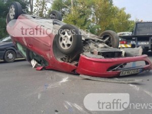 Шофьор е с опасност за живота след тежка катастрофа край Първомай