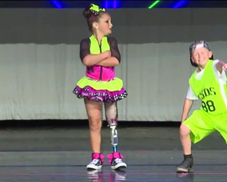 Преди: 20% шанс за живот и един крак по-малко. Днес: Теса е 100% шампион по танци