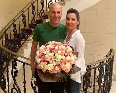 25 години заедно! Зидан зарадва съпругата си с огромен букет СНИМКИ