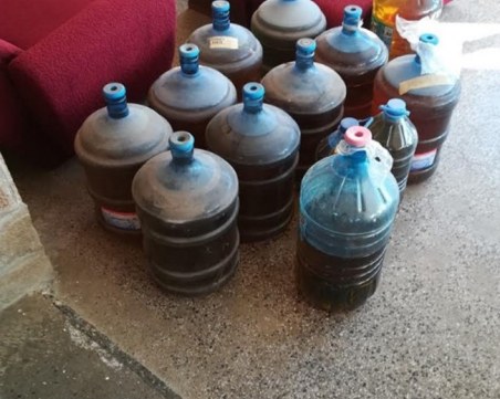 480 литра ракия в туби за вода открити в туристическа база във Варна