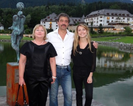 Интерпол спря издирването на жената и дъщерята на Цветан Василев, прокуратурата протестира