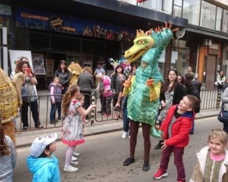 Куклен театър по улиците на София