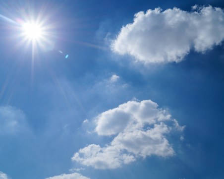 Облачна утрин, слънчев следобед. Какво време ни очаква през уикенда?