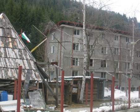 Без меден месец в затвора на Смолян: Разследват ръководството за гей сватбата