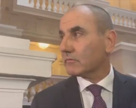 Цветанов се ослуша, огледа и намекна: Имотната сага – атака на Радев и БСП ВИДЕО