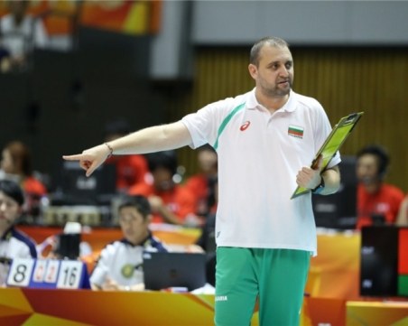 Удължиха договора на Иван Петков начело на женския национал