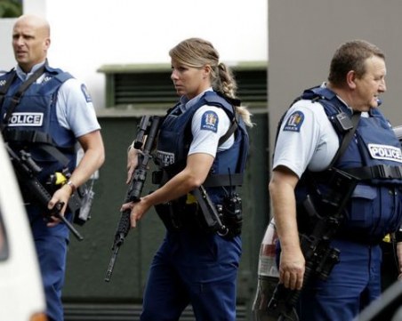 Забраняват продажбата на автомати и полуавтоматични оръжия в Нова Зеландия