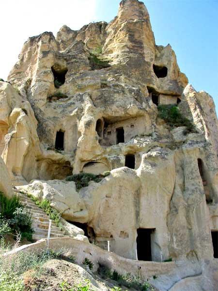 Те са забележителни, но са труднодостъпни... Скалните манастири на България
