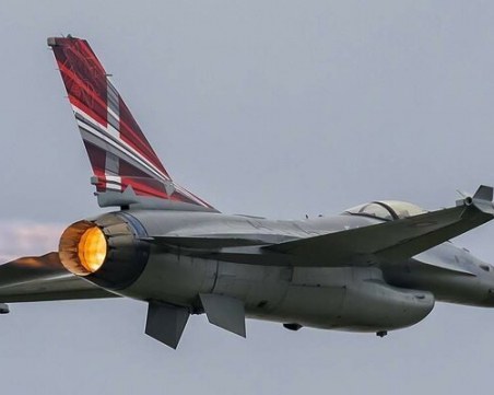 Датските военни набират геймъри. От клавиатурата – в бойния самолет