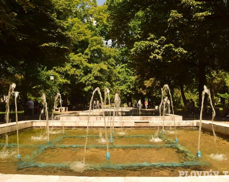 Дондуковата градина в Пловдив под ключ след реконструкцията ВИДЕО