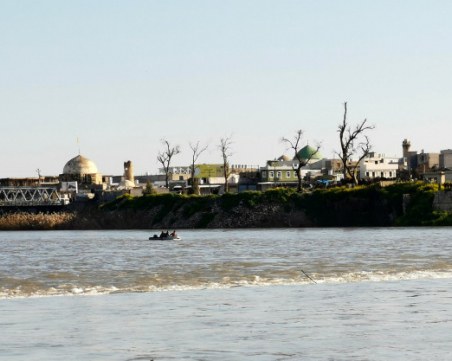 Ферибот потъна в река Тибър заради претоварване, пътниците празнували Нова година