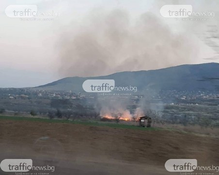 Голям пожар край Пловдив! Огнеборци се борят със стихията СНИМКИ
