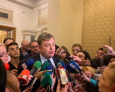 Каракачанов: Не бързайте с коментарите за апартаментите на властта