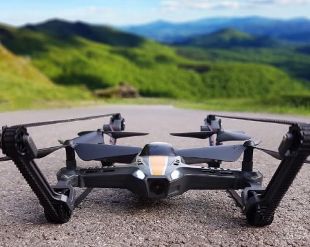 Направиха дрон, който се движи по земя и въздух ВИДЕО