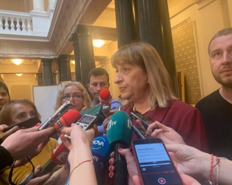 Новодомката Цачева: Искам пълна проверка, нямам офшорки, ще разкрия банковата си сметка… ВИДЕО