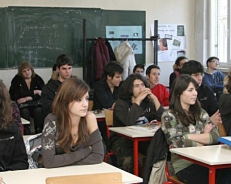 Родители и учители в паника! Как ще кандидатстват във вузове днешните деветокласници?