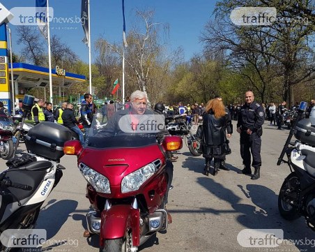 Шефът на полицията и областният управител поведоха шествието на мотористите в Пловдив СНИМКИ