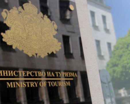 Заличават 18 туроператора! Нямали застраховка