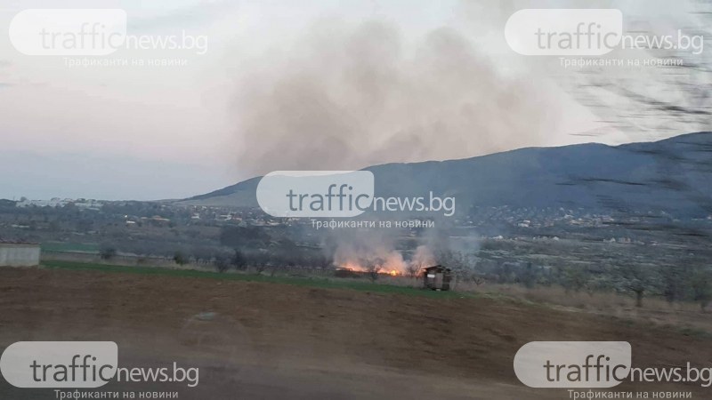 Голям пожар край Пловдив! Огнеборци се борят със стихията СНИМКИ