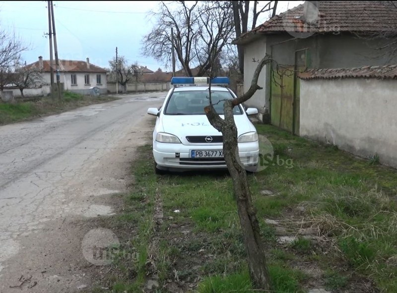 Петима роми пребиха и ограбиха мъж на черен път в село Ботево