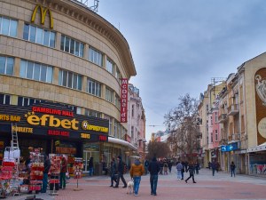 Преди и сега: Демокрацията превърна кино